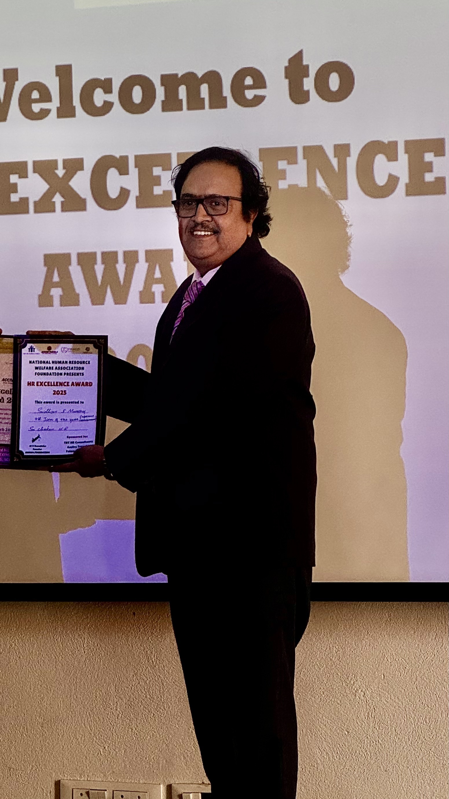 Mr. Sridhar S Murthy receiving an HR Excellence Award